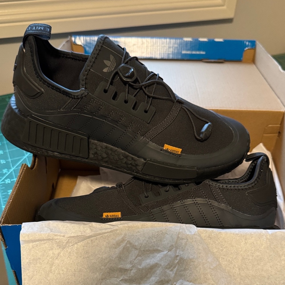 ADIDAS - NMD_R1_TR